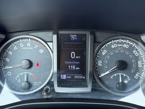 Used 2018 Toyota Tacoma TRD Sport AWD/4WD image 20