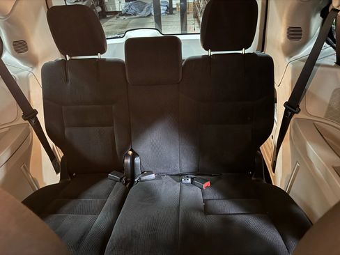 Used 2018 Dodge Grand Caravan SE image 30