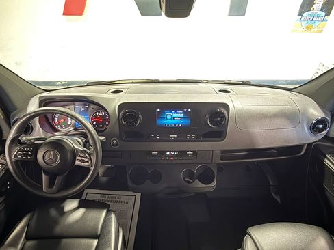 Used 2022 Mercedes-Benz Sprinter 2500 image 11
