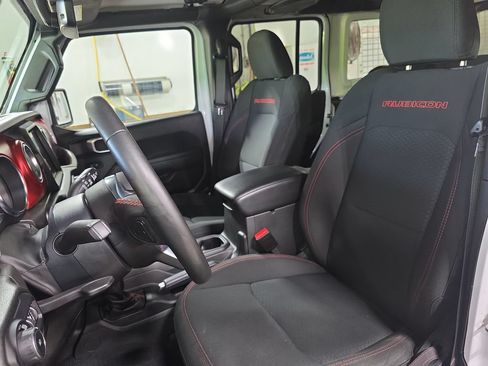 Used 2022 Jeep Wrangler Unlimited Rubicon w/ Xtreme Recon 35" Tire Package AWD/4WD image 14