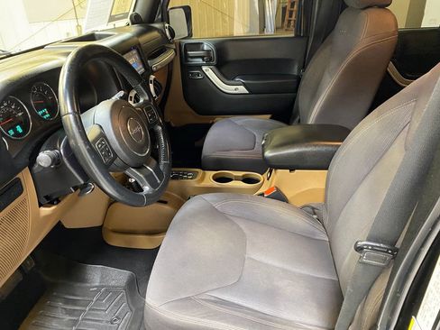 Used 2013 Jeep Wrangler Unlimited Rubicon w/ Connectivity Group AWD/4WD image 19
