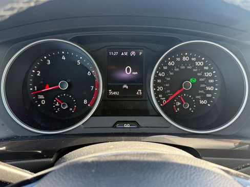 Used 2021 Volkswagen Tiguan SE w/ Panoramic Sunroof Package image 17