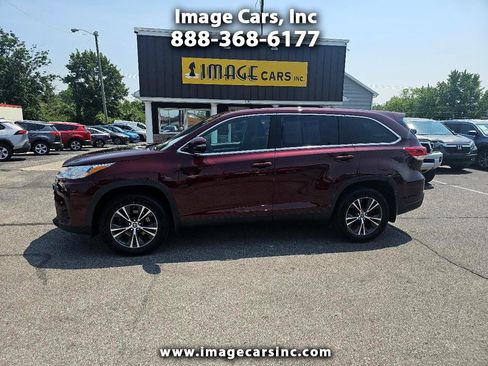Used 2019 Toyota Highlander LE image 1