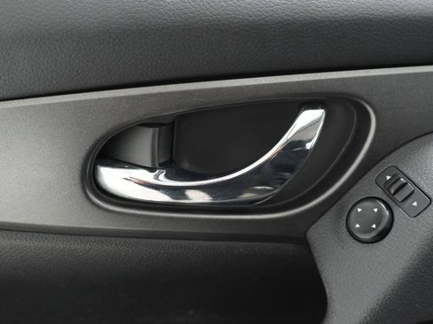 Used 2016 Nissan Rogue S w/ Appearance Package FWD image 24