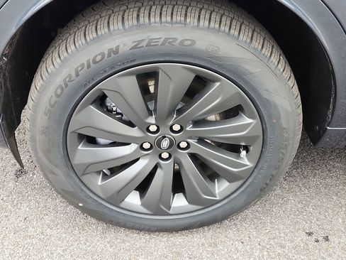 New 2025 Land Rover Discovery Sport S image 9