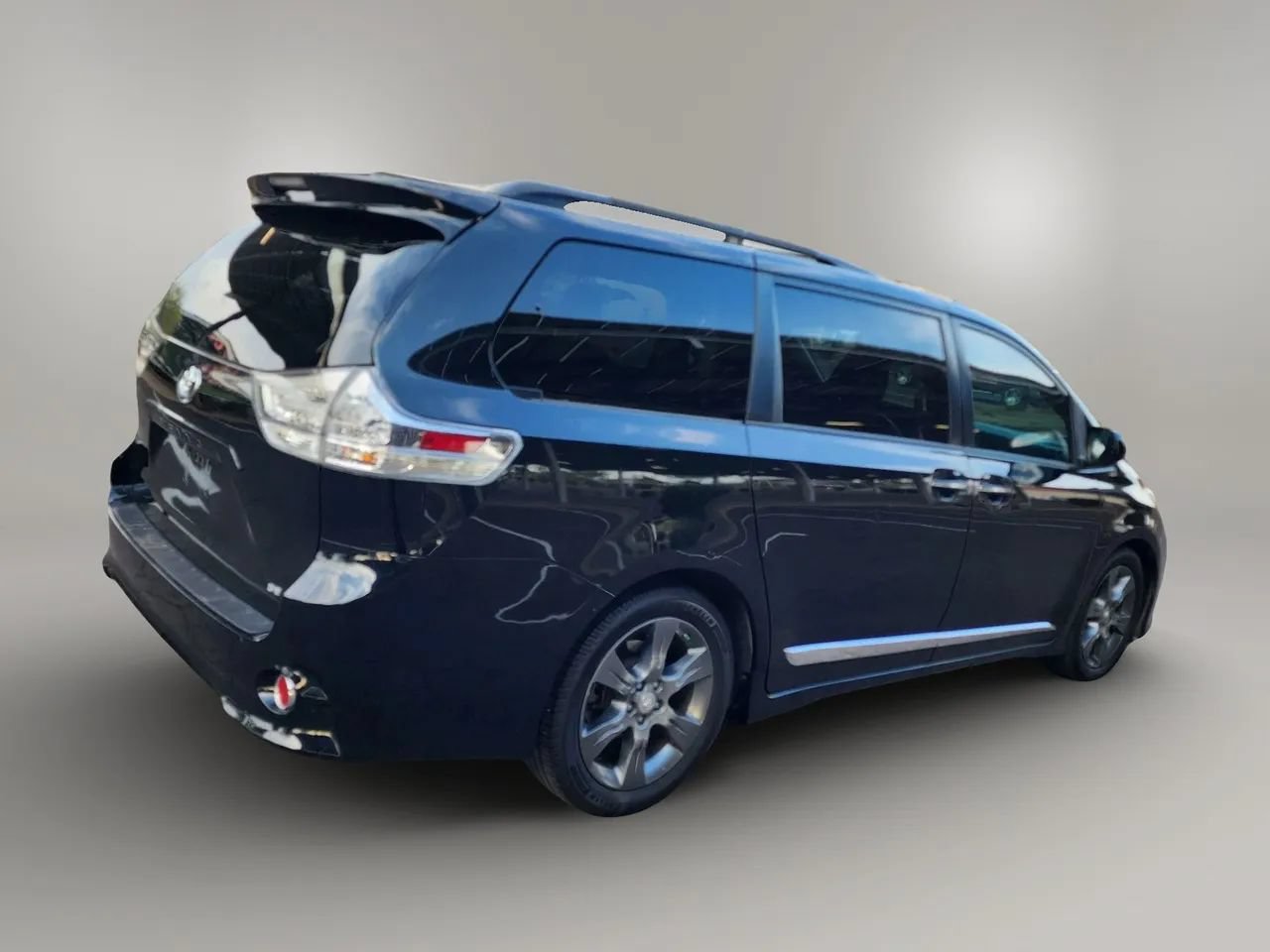 Used 2016 Toyota Sienna SE Premium FWD image 6