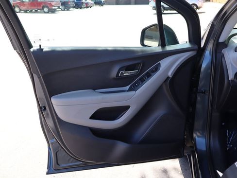 Used 2016 Chevrolet Trax LT w/ LT Convenience Package image 22