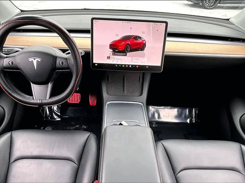 Used 2022 Tesla Model Y Long Range image 14