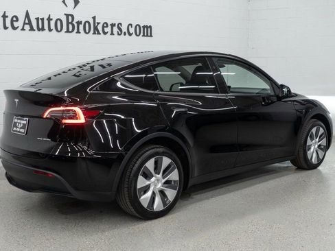 Used 2024 Tesla Model Y Long Range image 34