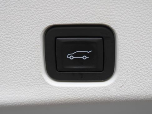 Used 2025 Buick Enclave Avenir w/ LPO, Floor Liner Package AWD/4WD image 9