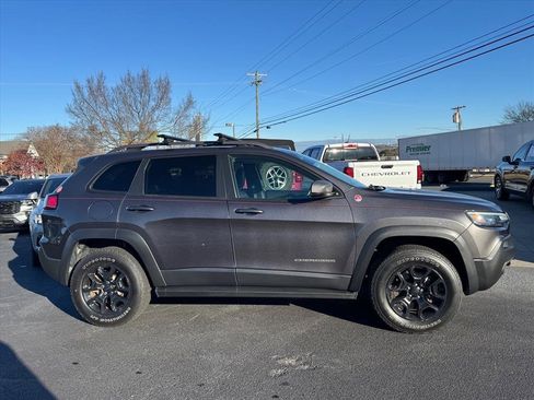 Used 2020 Jeep Cherokee Trailhawk image 2