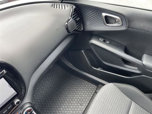 Used 2023 Kia Soul EX image 32