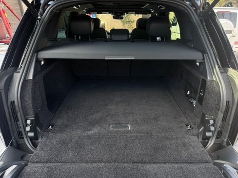Used 2025 Land Rover Range Rover SE image 50