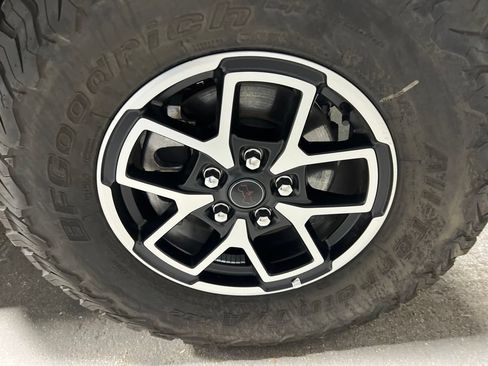 Used 2025 Jeep Wrangler Unlimited Rubicon AWD/4WD image 43