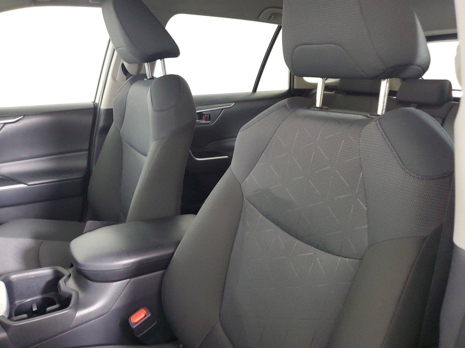 Used 2025 Toyota RAV4 XLE FWD image 19