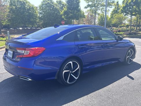 Used 2022 Honda Accord Sport image 9