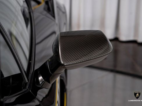 Used 2024 Lamborghini Huracan STO image 9