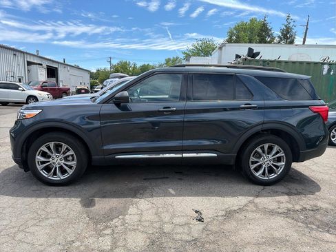 Used 2022 Ford Explorer XLT w/ Equipment Group 202A AWD/4WD image 18