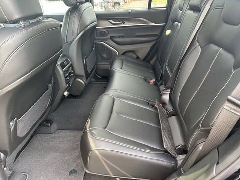 New 2025 Jeep Grand Cherokee Limited w/ Luxury Tech Group II image 19