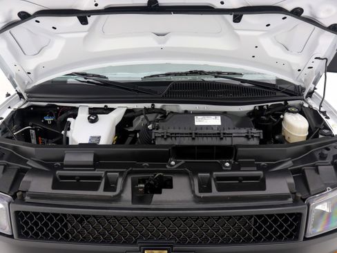 Used 2025 Chevrolet Express 3500 LS image 32