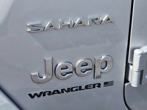 Used 2024 Jeep Wrangler Unlimited Sahara AWD/4WD image 28