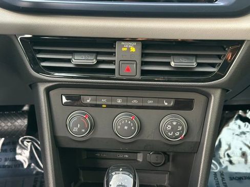 Used 2022 Volkswagen Taos SE image 36