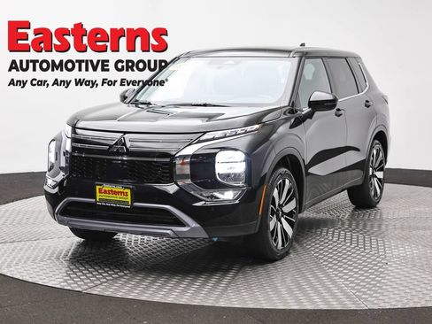 Used 2025 Mitsubishi Outlander SE AWD/4WD image 1