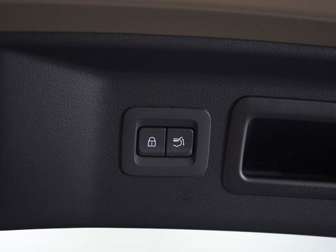 Certified 2025 MAZDA CX-70 Plug-In Hybrid w/ Premium Pkg image 17