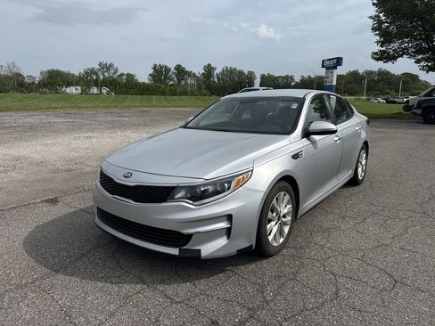 Used 2018 Kia Optima LX w/ Convenience Package FWD image 4