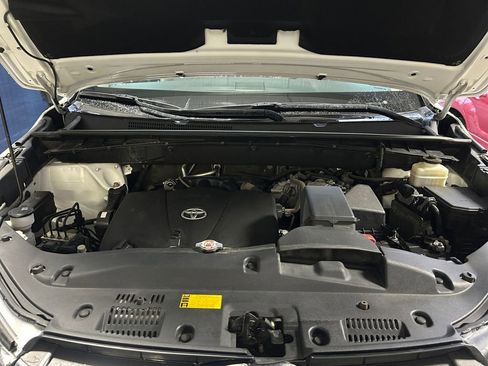 Used 2018 Toyota Highlander AWD V6 image 29