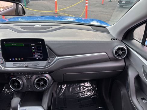 Used 2025 Chevrolet Blazer LT image 35