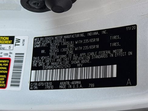 Used 2021 Toyota Highlander XLE AWD/4WD image 38