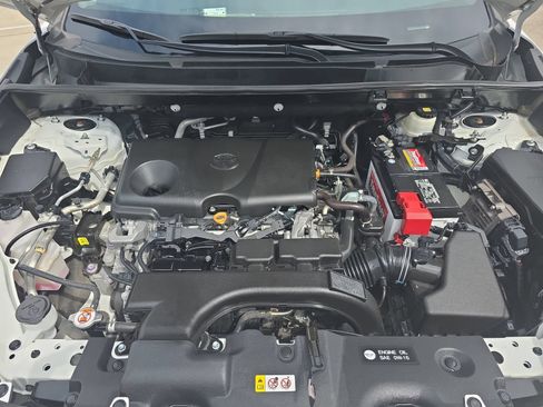 Used 2021 Toyota RAV4 XLE w/ Convenience Package FWD image 33