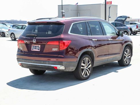 Used 2017 Honda Pilot Touring image 6