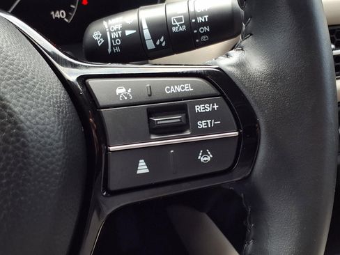 Used 2025 Honda HR-V EX-L image 17