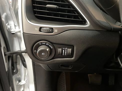 Used 2021 Jeep Cherokee Latitude Plus AWD/4WD image 26