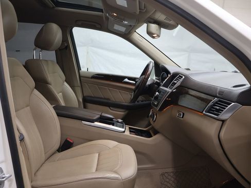 Used 2015 Mercedes-Benz GL 450 4MATIC w/ Appearance Package image 10