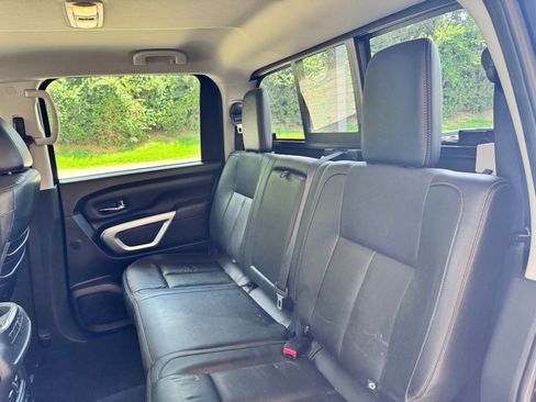 Used 2019 Nissan Titan SL image 16