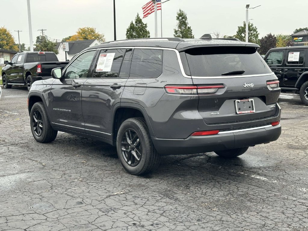 Used 2023 Jeep Grand Cherokee L Laredo w/ Luxury Tech Group I AWD/4WD image 6