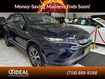 Used 2021 Toyota Venza LE w/ Carpet Mat Package (TMS)