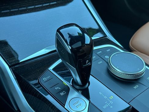 Used 2022 BMW 330e w/ Premium Package image 21