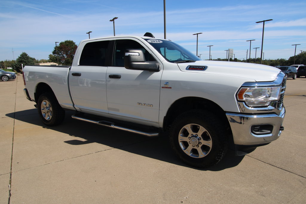 Used 2024 RAM 2500 Big Horn AWD/4WD image 3