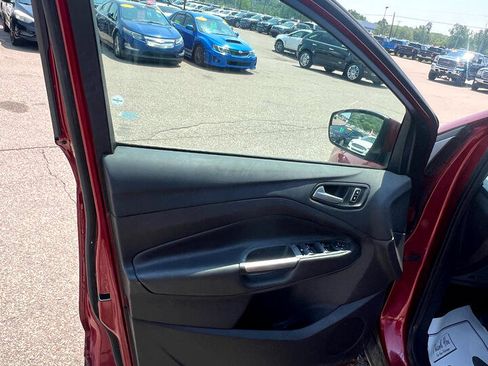 Used 2016 Ford Escape SE w/ Equipment Group 201A image 10