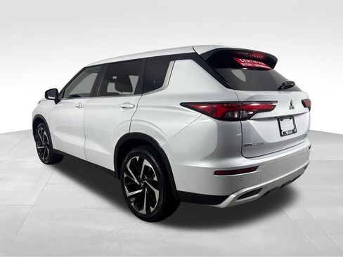 Used 2024 Mitsubishi Outlander SE FWD image 4