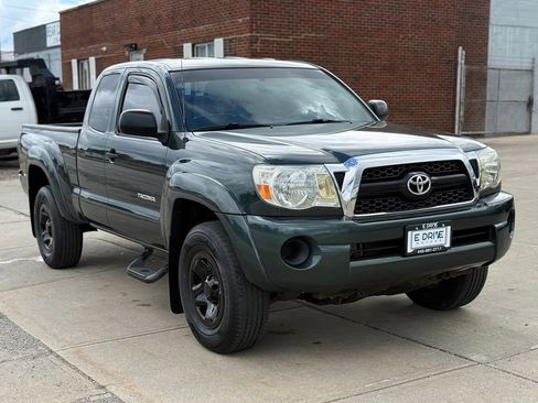 Used 2011 Toyota Tacoma 4x4 Access Cab w/ SR5 Pkg #2 image 4