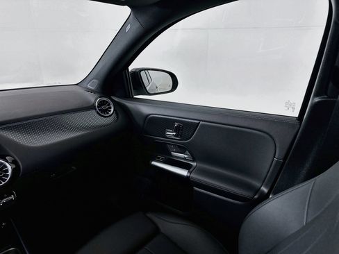 Certified 2025 Mercedes-Benz GLA 250 image 23