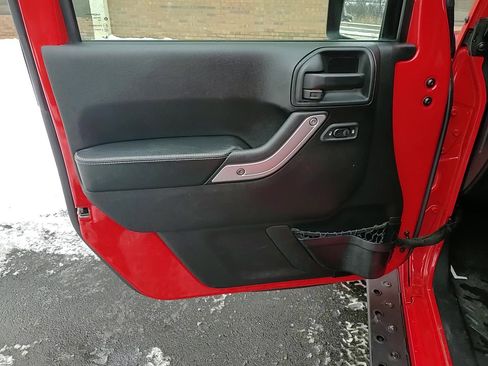 Used 2016 Jeep Wrangler Unlimited Rubicon w/ Dual Top Group image 10