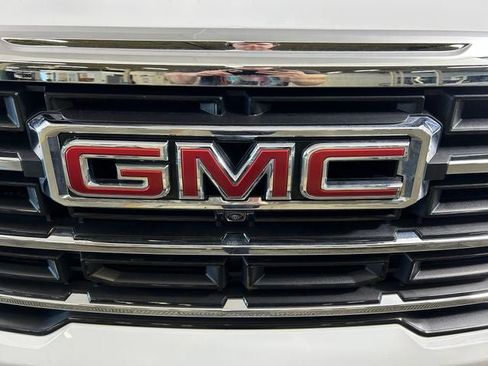 Used 2024 GMC Acadia Elevation w/ LPO, Floor Liner Package AWD/4WD image 9