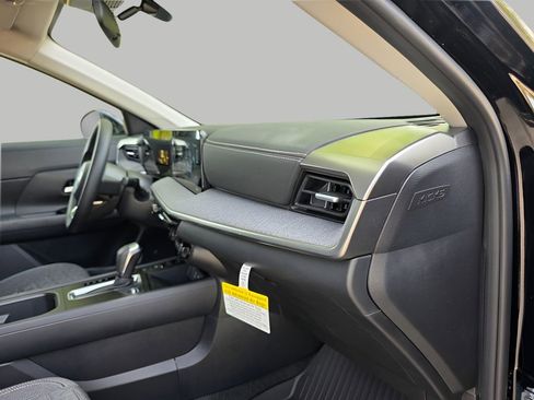 New 2026 Nissan Kicks SV w/ Charging Package FWD image 11