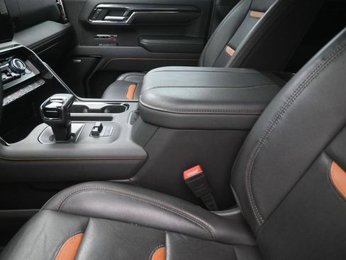 Used 2024 GMC Sierra 1500 AT4 w/ Technology Package AWD/4WD image 21